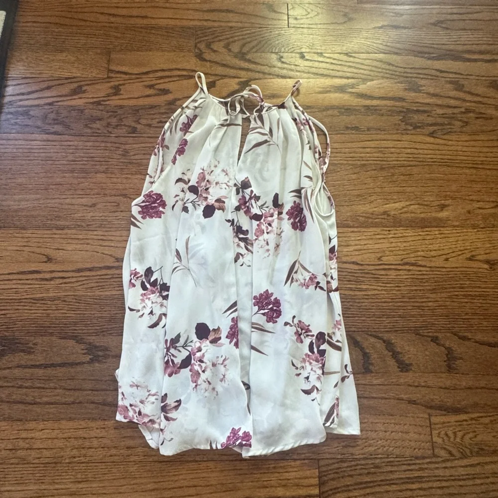 Lush Floral Blouse - Picture 2 of 5